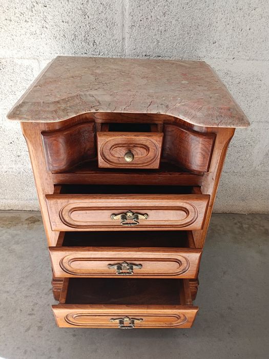 Mesinha de cabeceira em madeira de castanho com pedra em granito