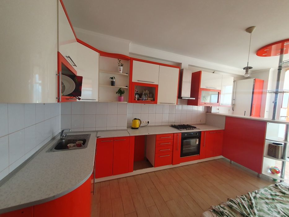 Продам кухню мдф з технікою на фото