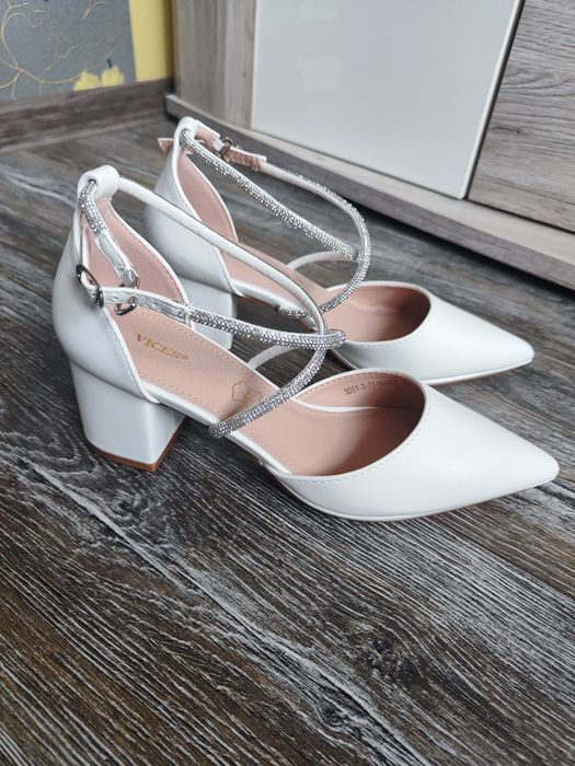 Buty ślubne sandałki czółenka białe srebrne cyrkonie zdobione 37