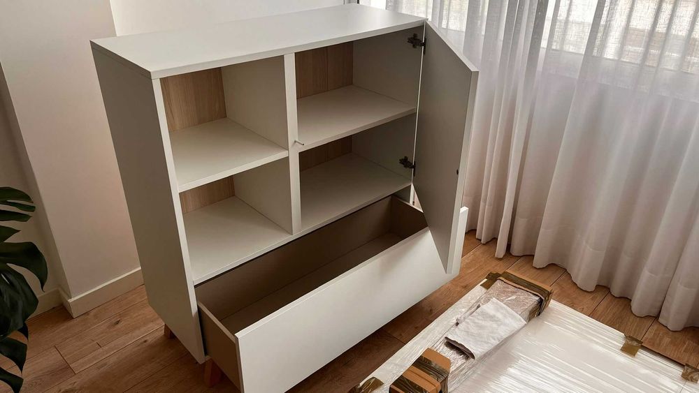 Vendo Aparador Móvel p/ Sala - Branco com Porta, Prateleiras e Gaveta