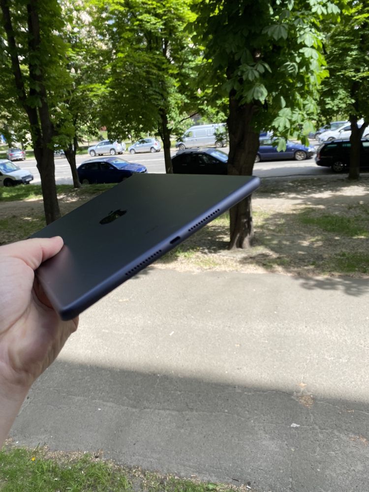 Планшет Apple iPad 8 32Gb (2020) Space Gray Wi-Fi