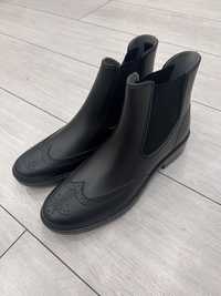 Резиновые ботинки от дождя