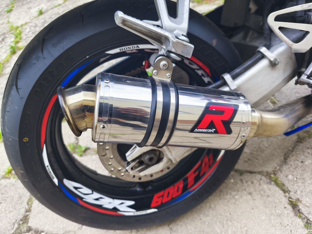 Śliczna Honda CBR F4i