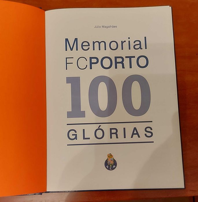 Lote de livros do FC Porto - autoria Júlio Magalhães
