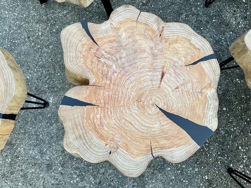 Mesa centro estilo rústica de madeira de cedro e resina epoxy (novo)