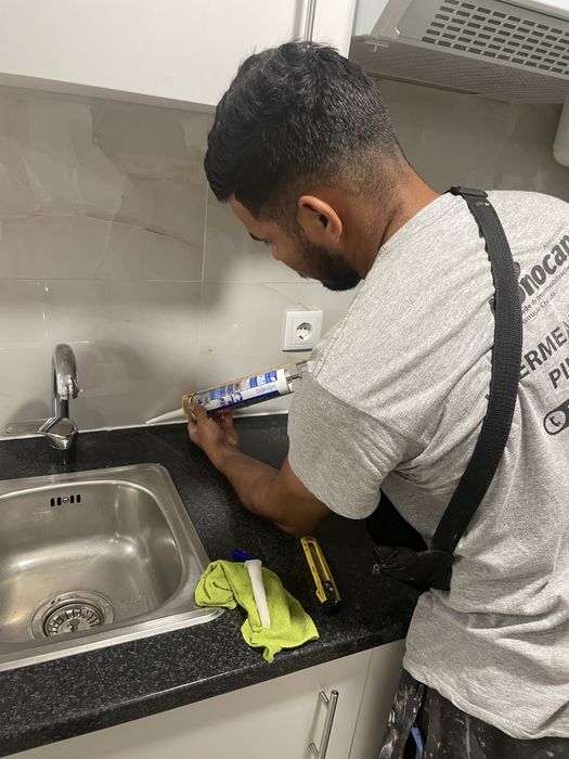 Trabalho de Pinturas e outros serviços