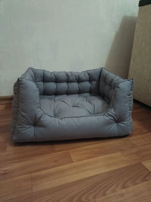 Лежанки для собак та котів.