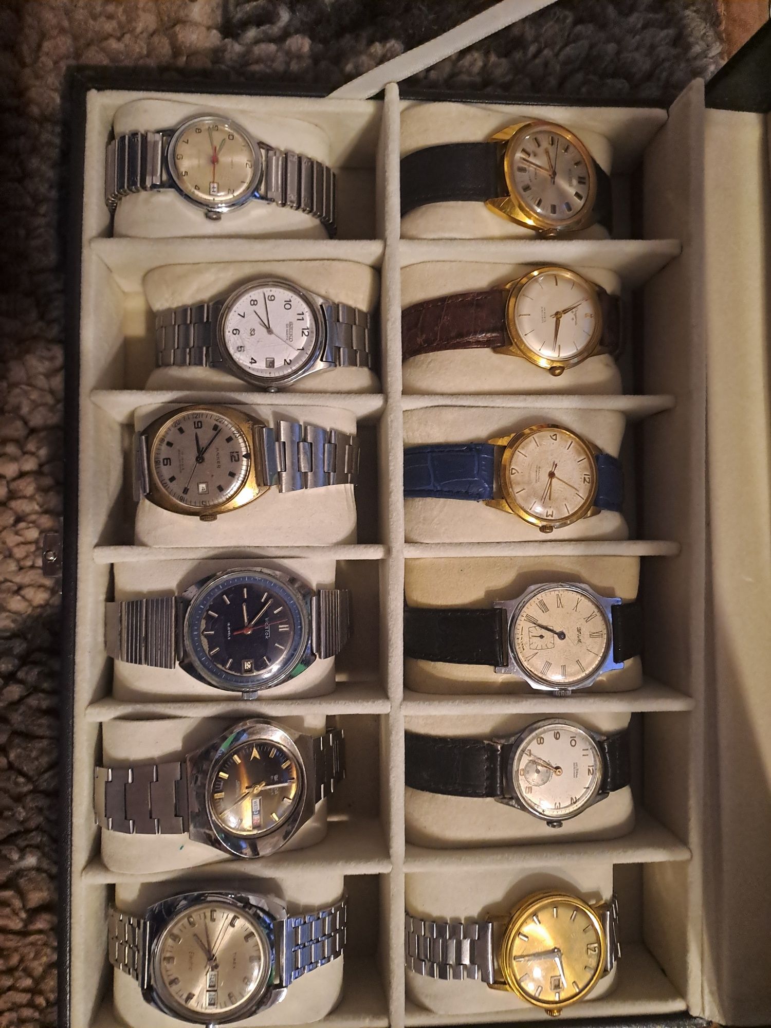 12 sztuk zegarków