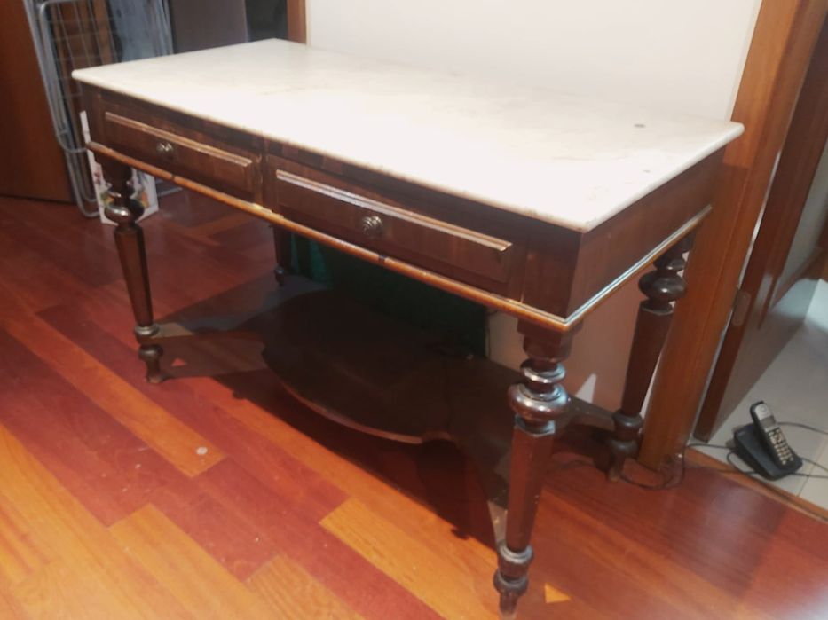 Mesa de hall de entrada, tipo aparador.