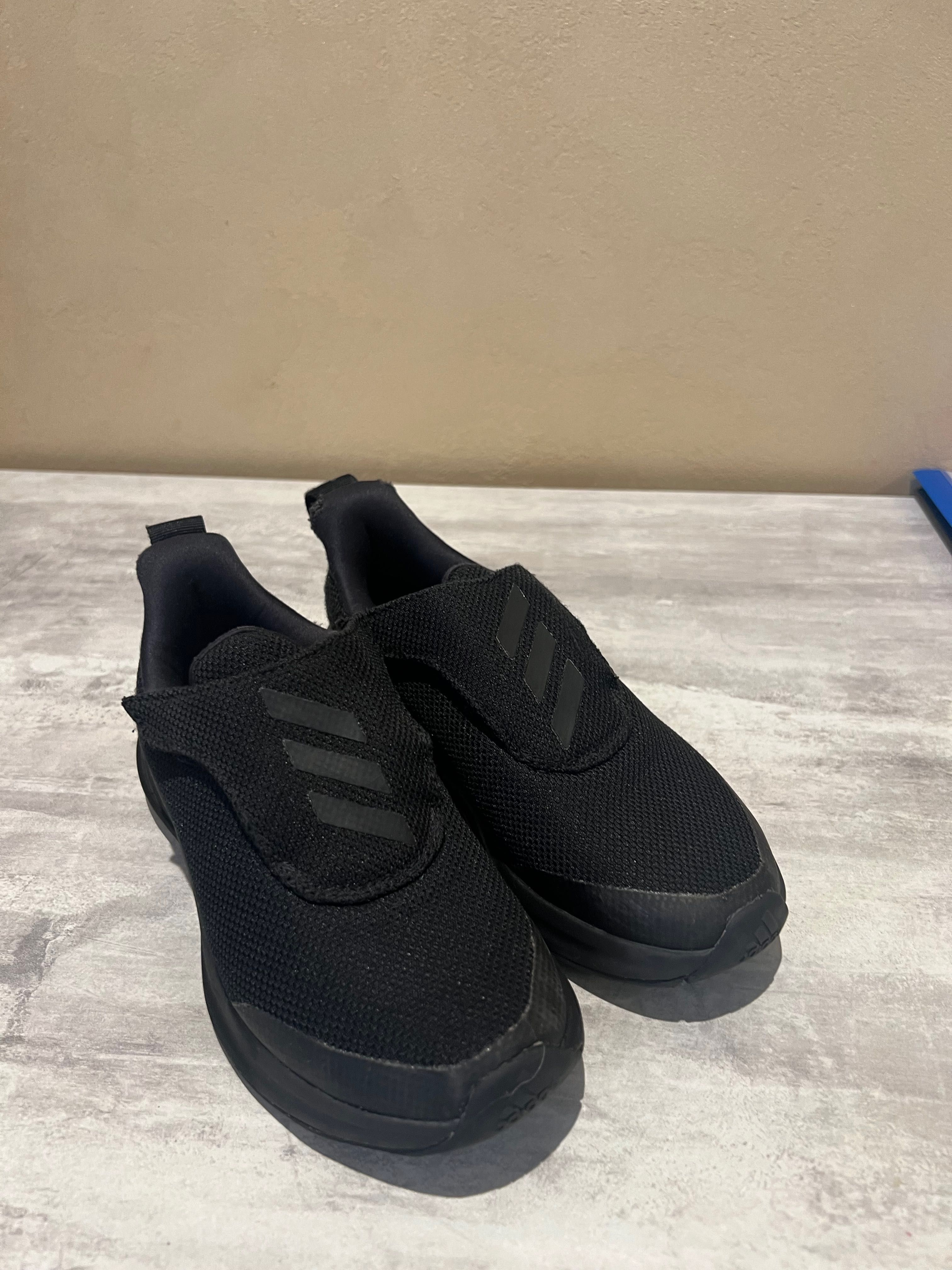 Кросівки adidas 31,5 р