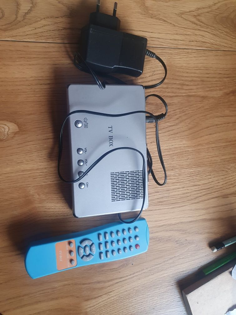 Zewnętrzny tuner TV do monitorów LCD/CRT telewizja w monitorze ;)