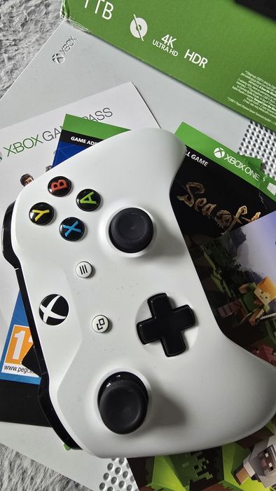 Xbox one S 4K dysk 1 tb pad