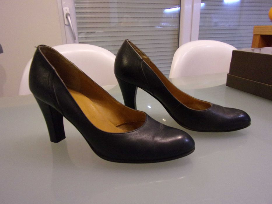 czółenka skórzane pantofle obcas 8cm roz38 granatowe