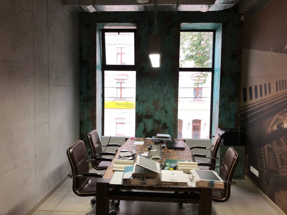Продам комплект офисной мебели из натуральног дуба: 1650 $ (торг)