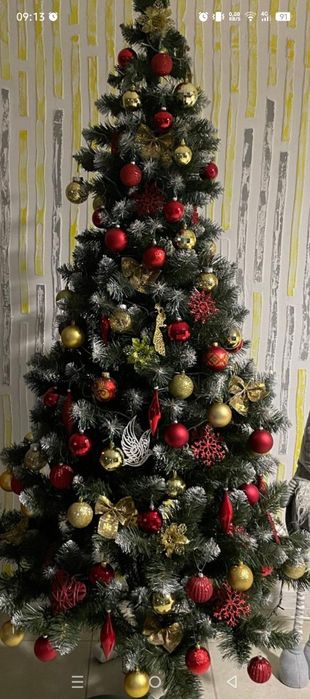 Продам искусственную Ёлку с белыми кончиками