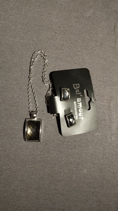 Zestaw biżuterii kolczyki i naszyjnik wisiorek zawieszka łańcuszek