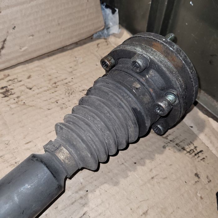 Półoś półośka przód prawa audi a3 8p 2.0TFSI benzyna 2006r BWA quattro