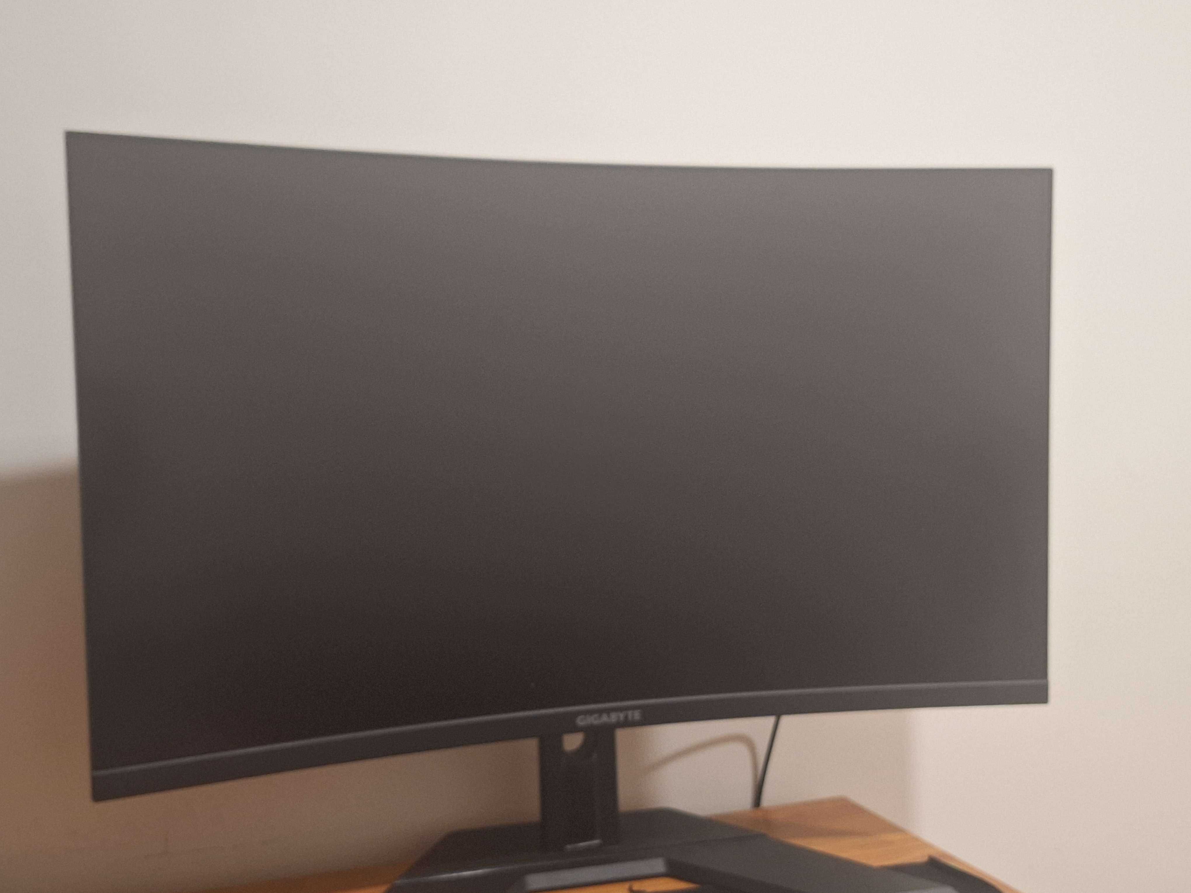 Monitor gigabyte m32qc - VA 165hz 2k - 1440p kvm