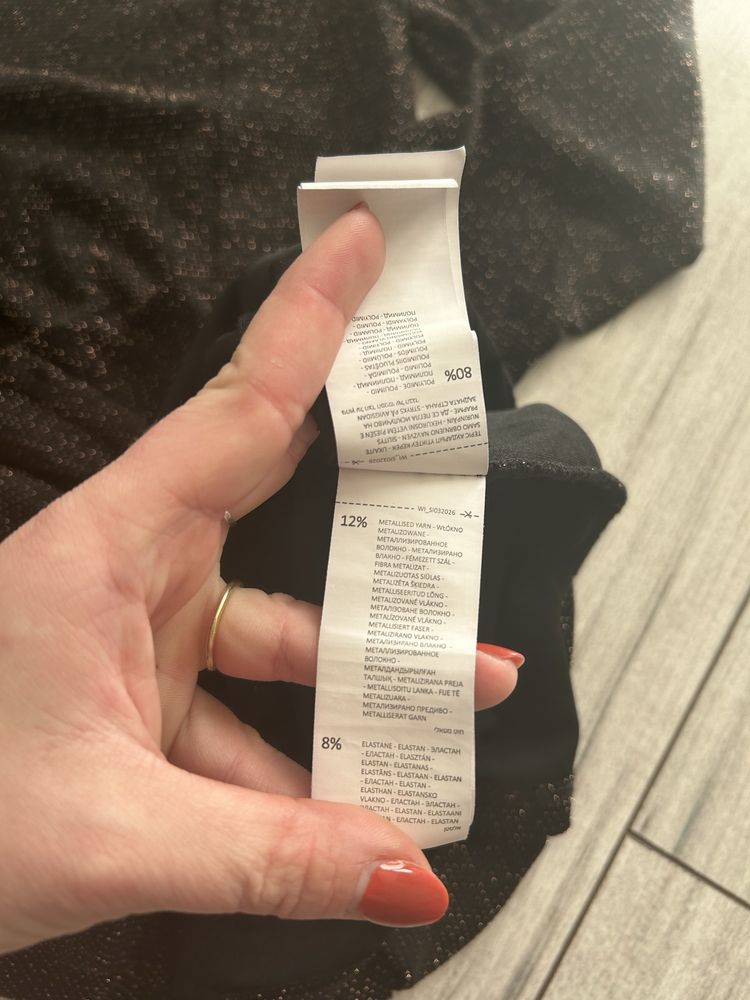 Czarna sukienka z błyszczącą nitką SinSay rozmiar M