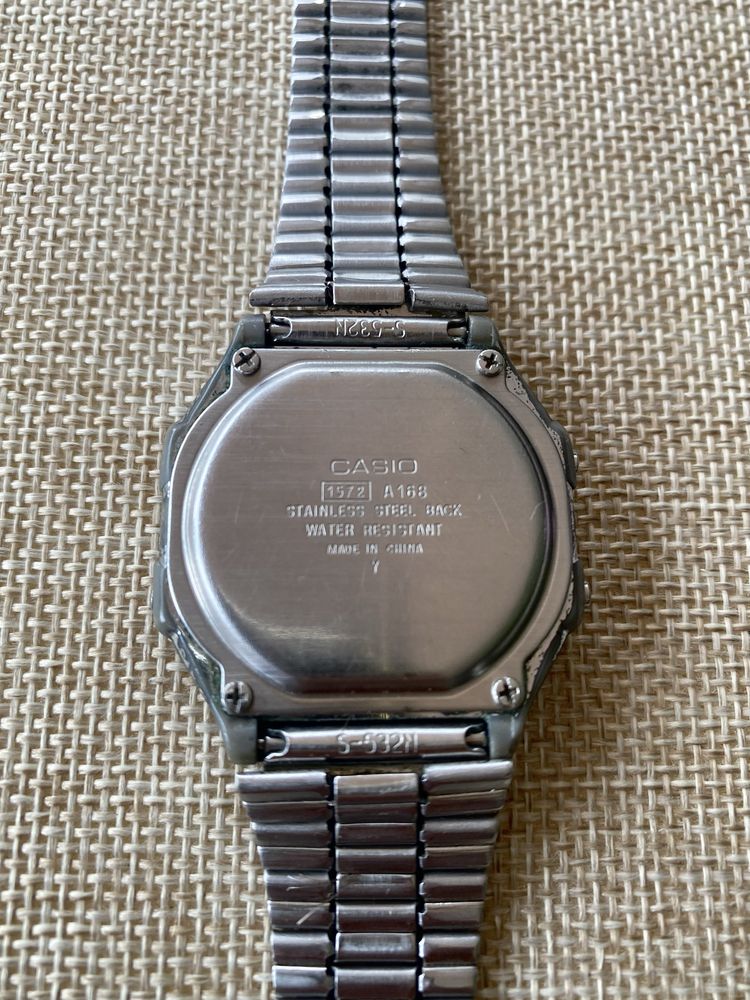 Vintage Casio 1572 A168 Electro Luminescence digital quartz watch