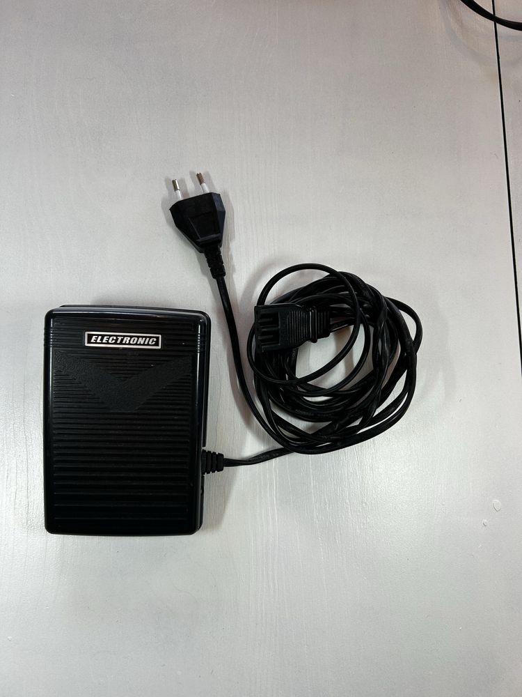 Máquina Corte e Cose Domestica PFAFF hobbylock 2.0