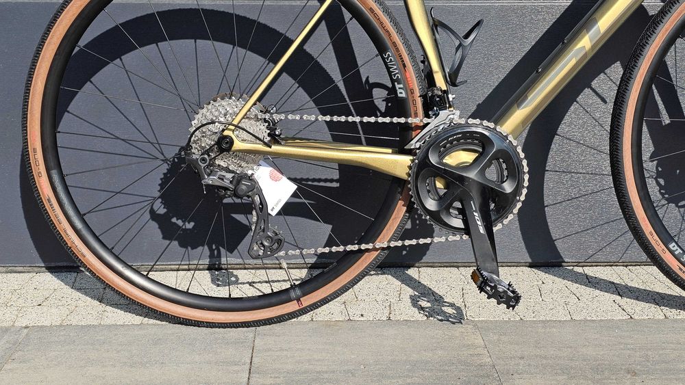 Szosa/gravel karbon Superior X-Road Team (roz. L) 2x11, koła DT Swiss