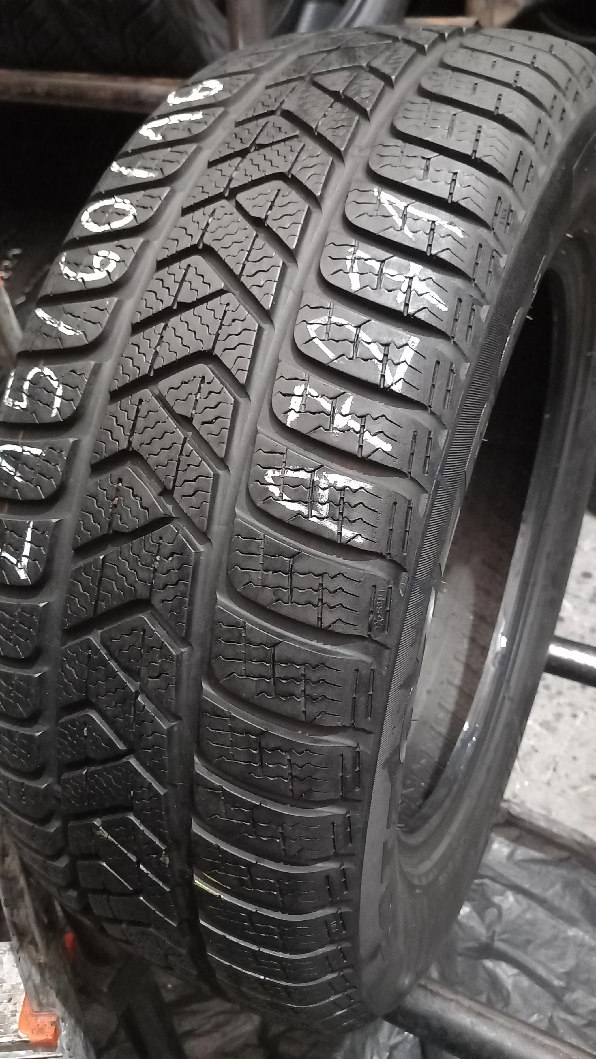 215/60/16 Pirelli Winter SottoZero 3 99H