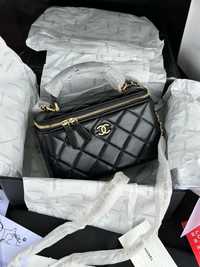 Сумка у стилі Chanel Classic Black Lambskin Pearl Crush Vanity Bag