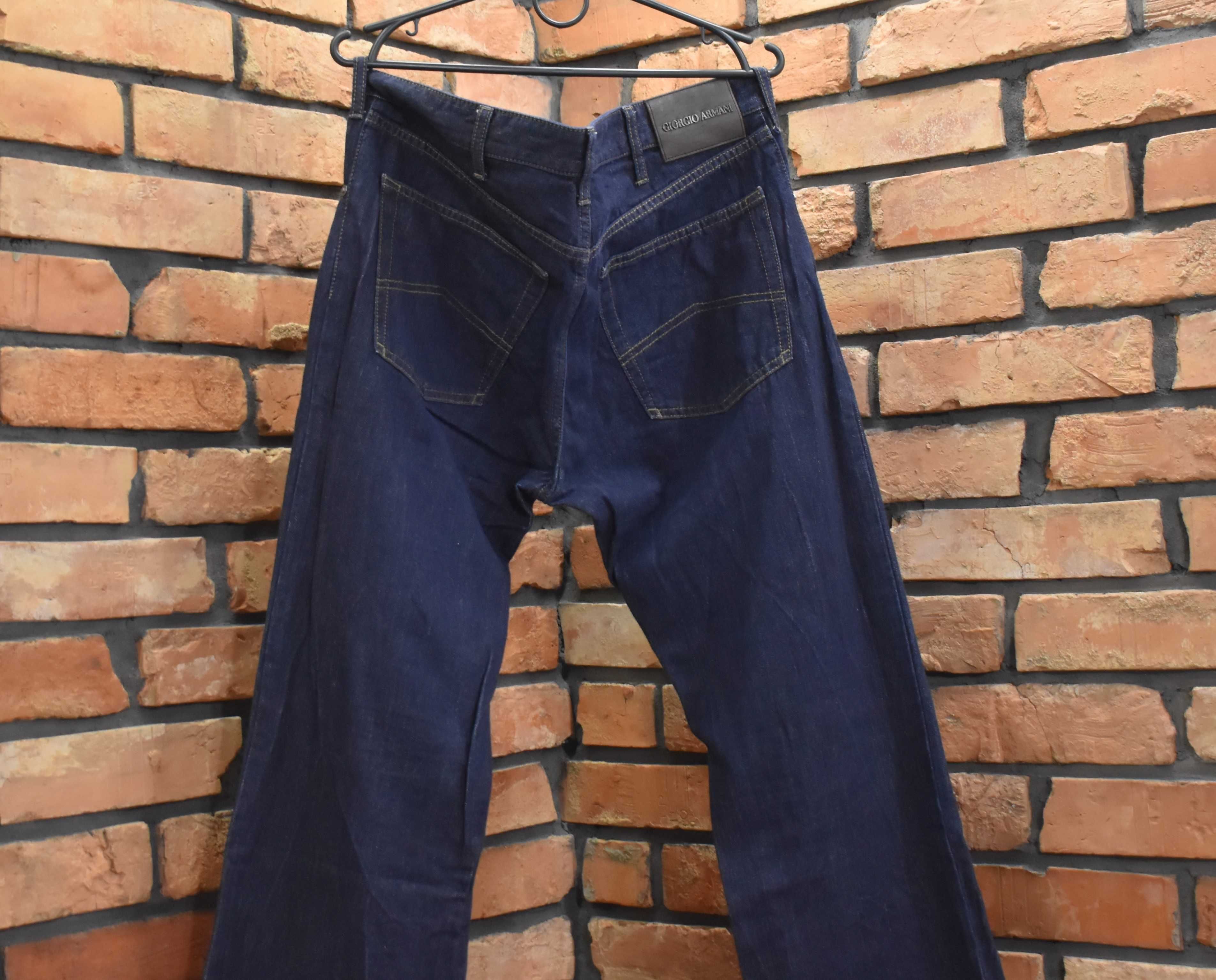 Giorgio Armani klasyczne granatowe spodnie jeansy Regular jak nowe W32