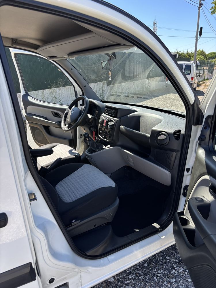 Vendo Fiat doblo 5 lugares diesel