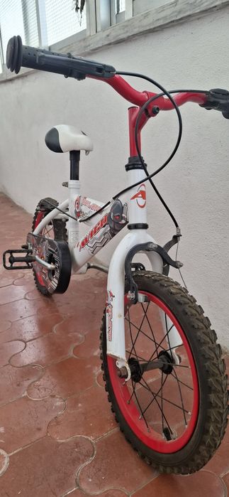 Bicicleta para criança mais capacete