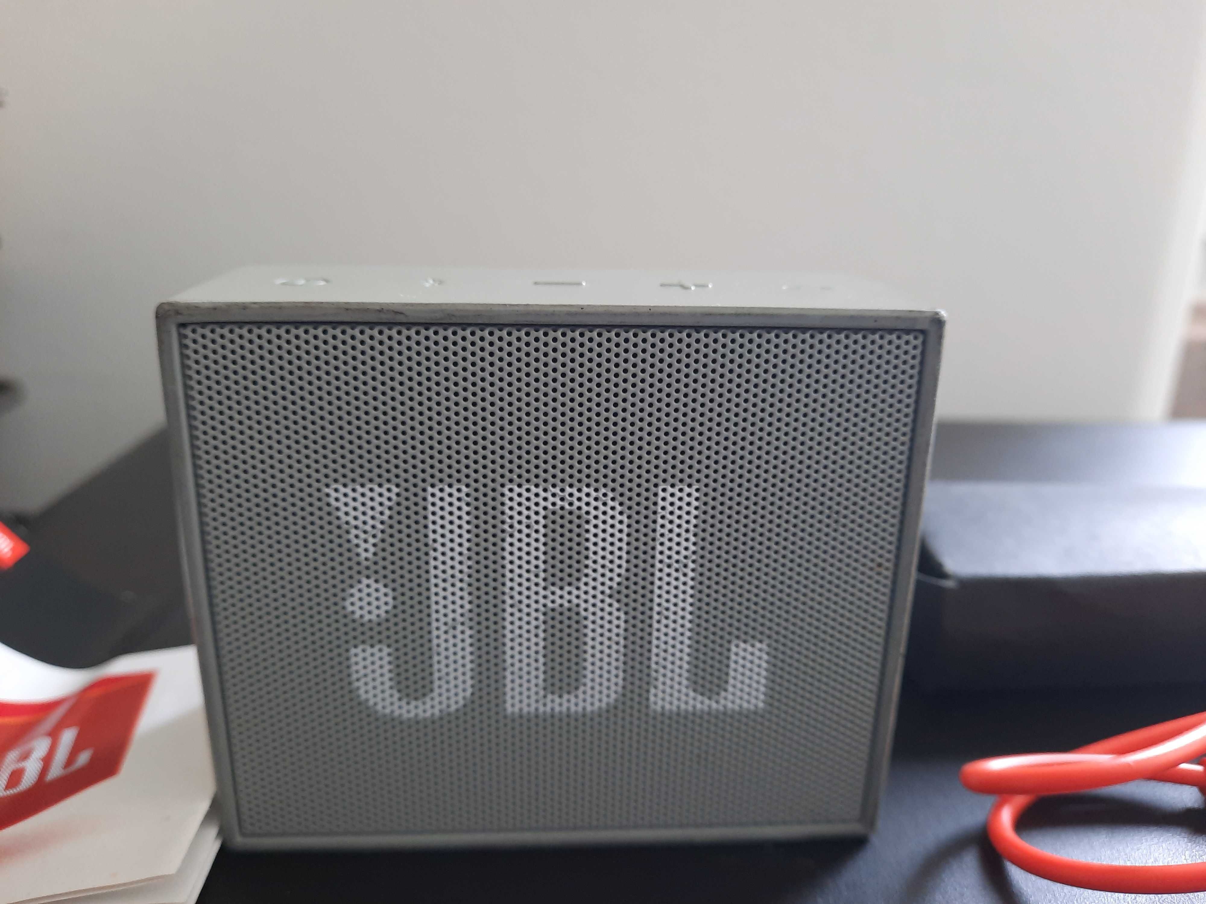 Coluna JBL _ graves avariados em som muito alto