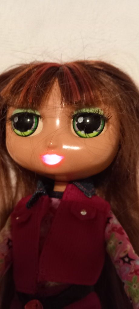 Boneca Mattel 2001 com labios iluminantes e falantes