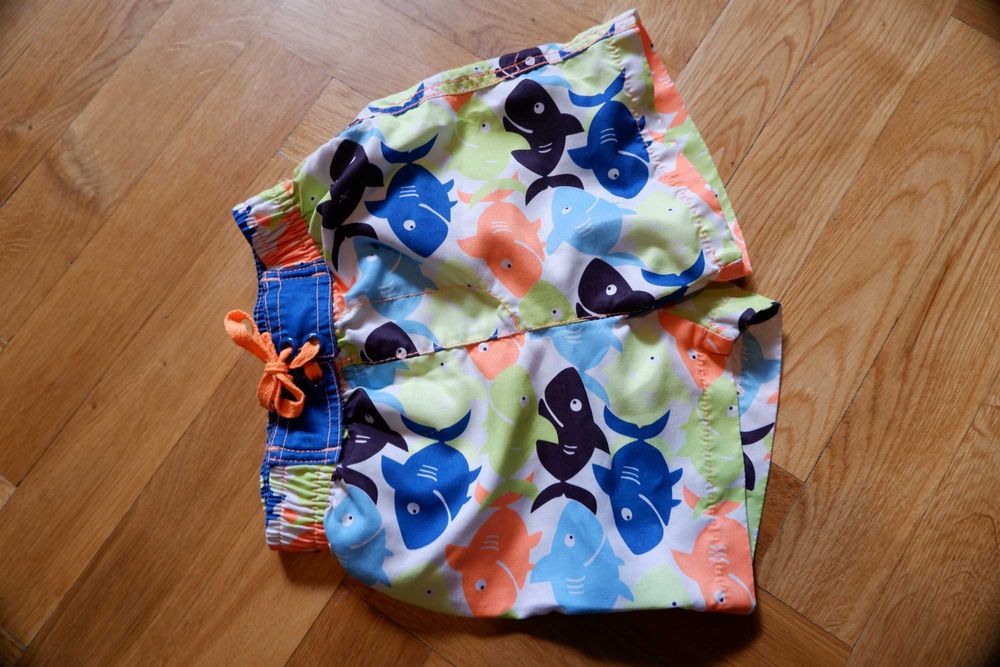 Zwstaw kąpielowy dla chłopca 92/98 koszulka uv + 2 x szorty kąpielowe.