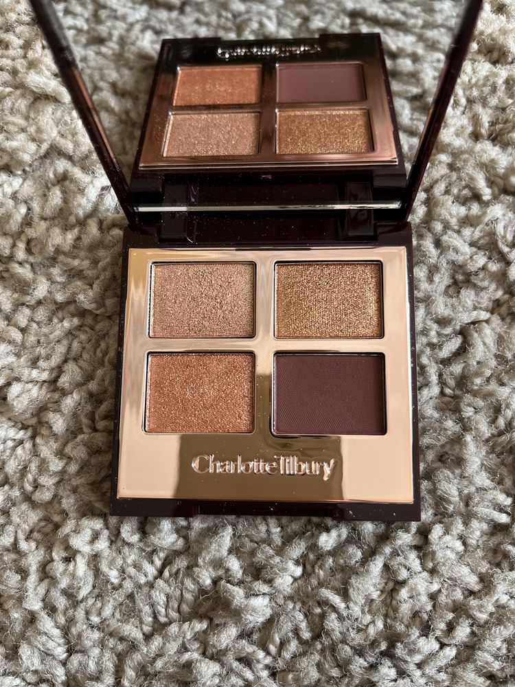 Charlotte Tilbury The Queen of Glow paleta cieni do powiek