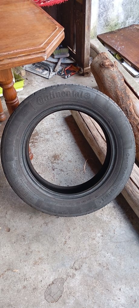 Vendo pneu semi novo continental medita  205 R 16 como novo