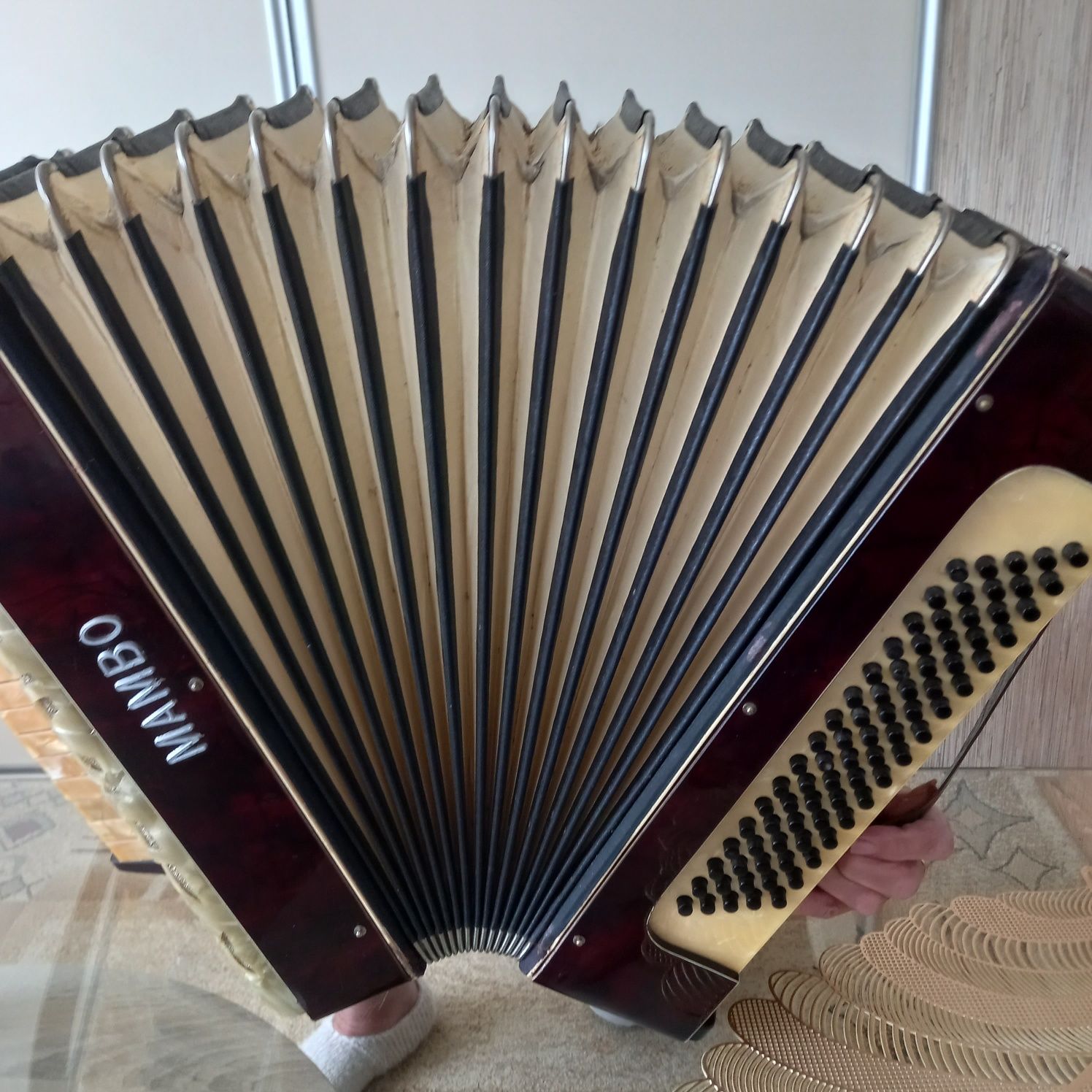 Akordeon Mambo 80 basow.  700 zl