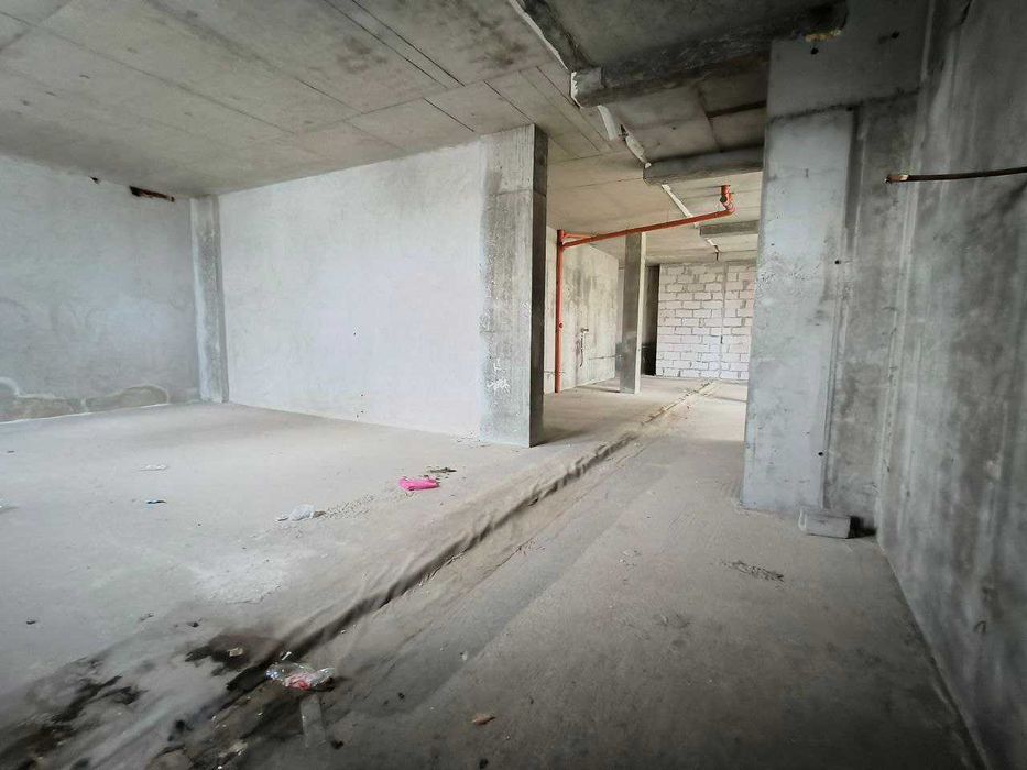 Продаж фасадного приміщення в ЖК Америка 380 м2