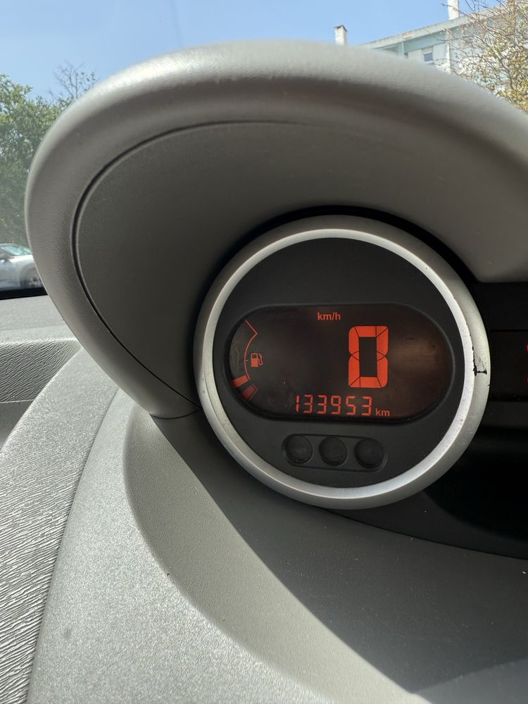 Renault Twingo castanho
