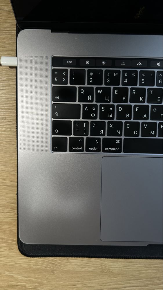 Apple MacBook Pro 15-inch 2019 Space Gray i7 2.6/16/256 (нова батарея)