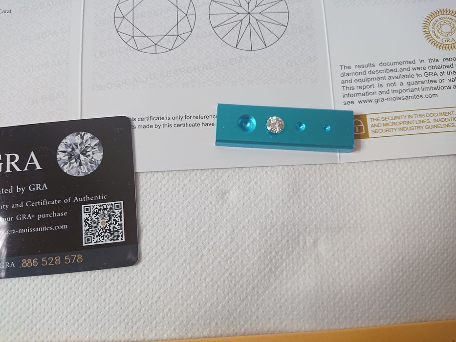Z certyfikatem Moissanit 1 carat