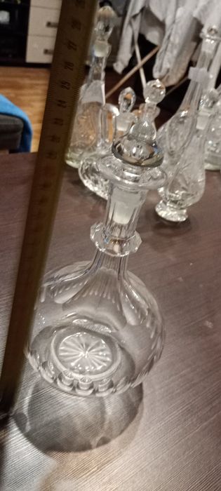 Śliczna karafka kryształowa (1)