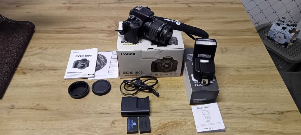 Camara fotográfica DSLR Canon 100D em estado Imaculado.
