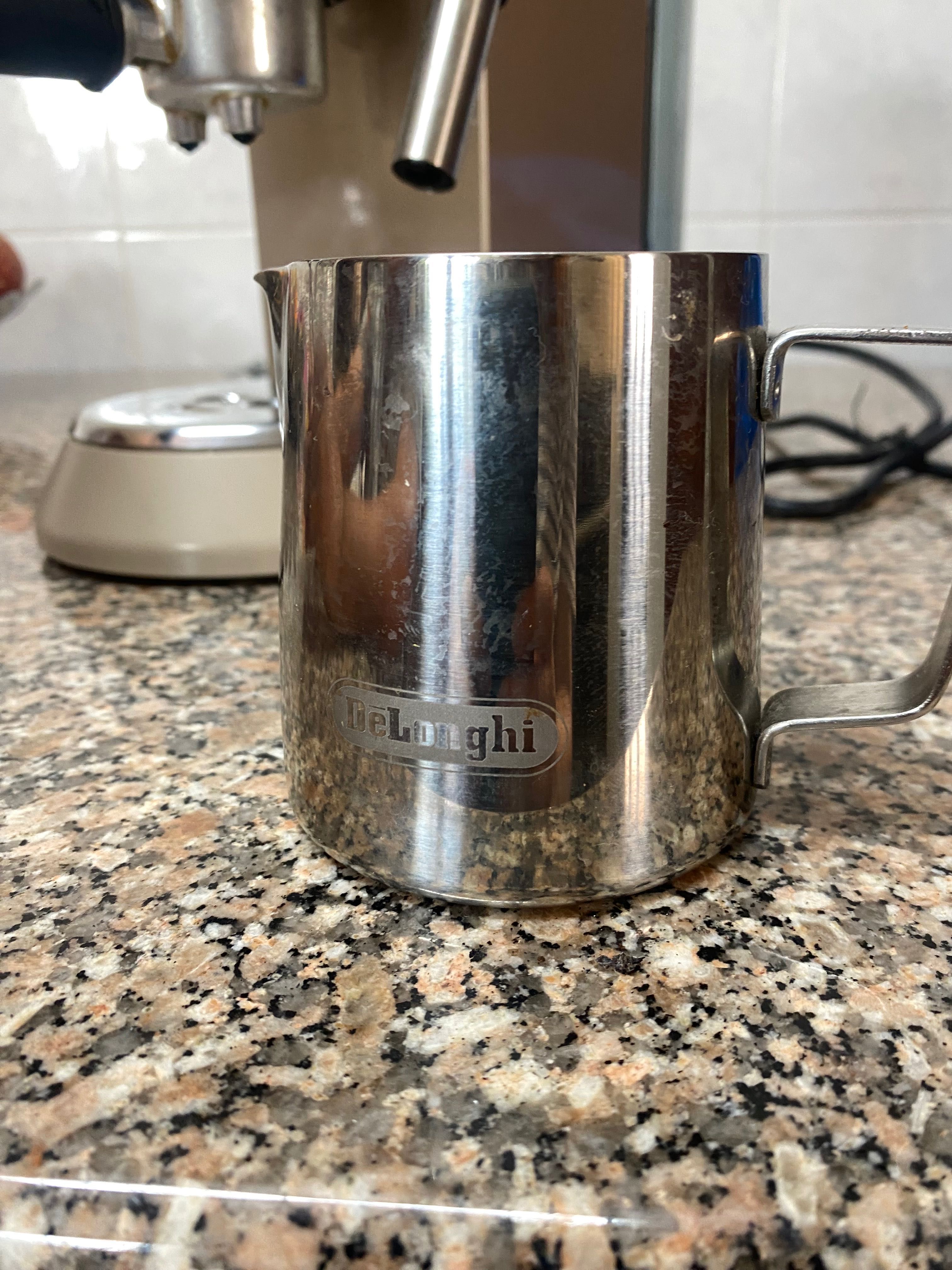 Máquina de Café com punho Delonghi