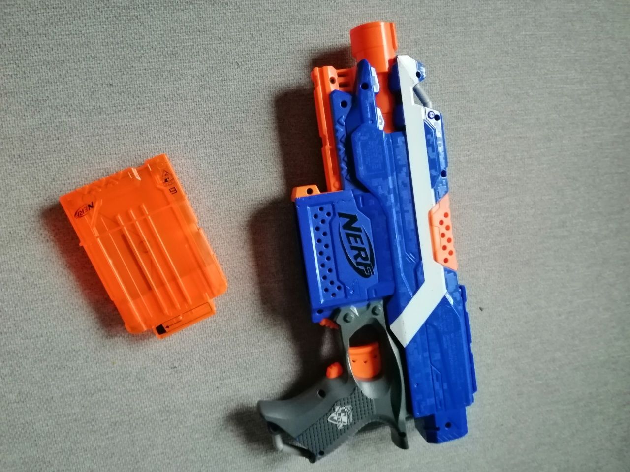 Nerf Stryfe na baterie