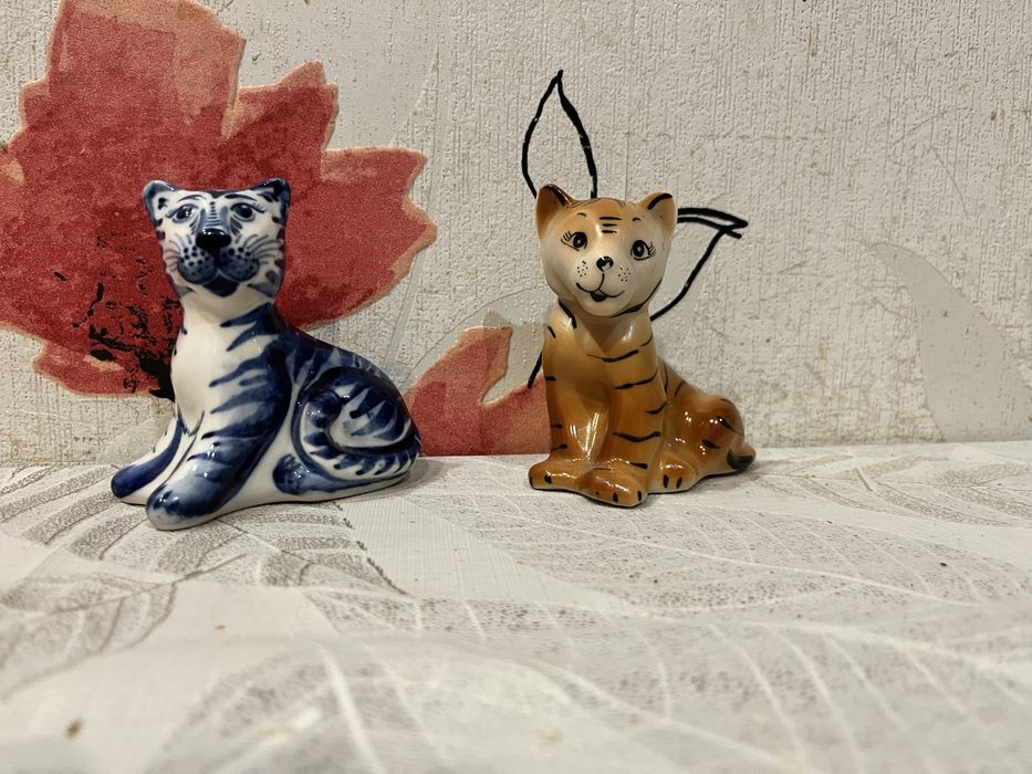 Пара фарфоровых тигров