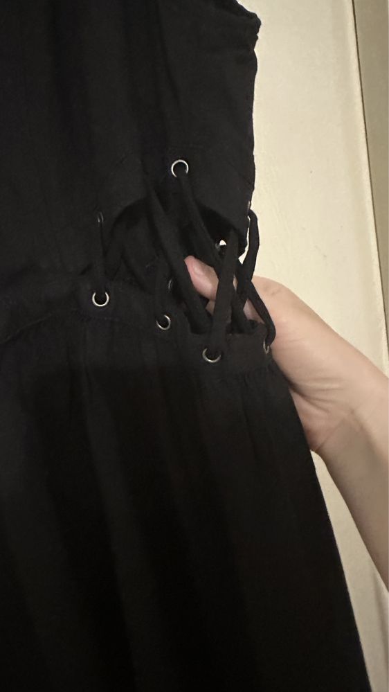 Платье черное со шнуровкой легкое h&m