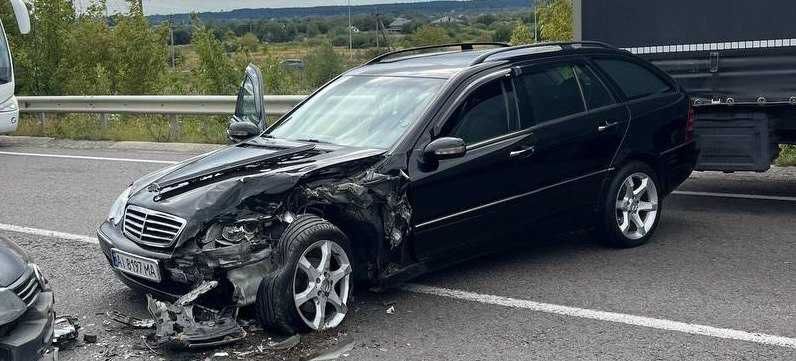 Продається Mercedes-Benz C220 (2003 рік), дизель 2.2, після дтп