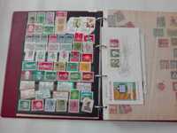Znaczki pocztowe z różnych zakątków świata w dużych klaserach