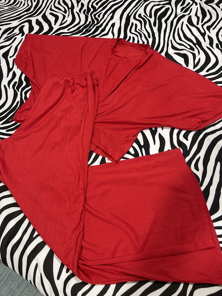 Conjunto vermelho (calça + blusa)